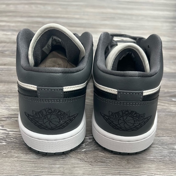 ◾️NIB AIR JORDON 1 LOW - Picture 3 of 4